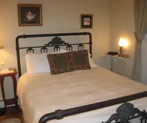 Photo 2 - The Forest Queen Hotel