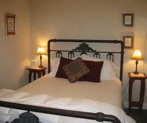 Photo 3 - The Forest Queen Hotel