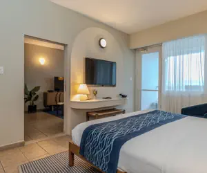 Photo 5 - Comfort Inn & Suites Levittown