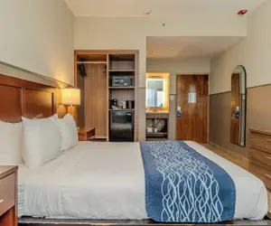 Photo 4 - Comfort Inn & Suites Levittown