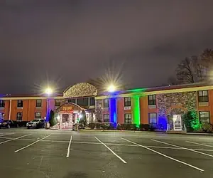 Photo 2 - Townhouse Inn & Suites