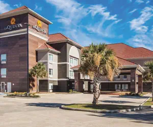 Photo 2 - La Quinta Inn & Suites by Wyndham Walker - Denham Springs