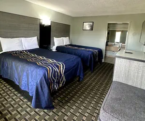 Photo 2 - Red Carpet Inn