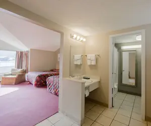 Photo 4 - Green Valley Motel