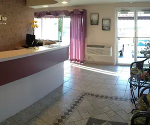 Photo 3 - Parkside Inn Bridgeview