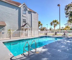 Photo 2 - Microtel Inn & Suites by Wyndham Zephyrhills