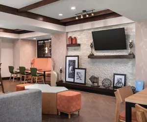 Photo 2 - Hampton Inn & Suites Fresno