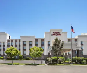 Photo 2 - Hampton Inn & Suites Fresno