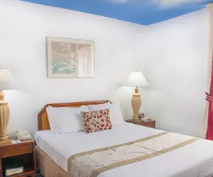 Photo 4 - Holiday Surf Hotel