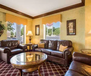 Photo 4 - Savannah House Hotel