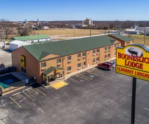Photo 2 - Booneslick Lodge of Neosho