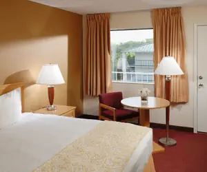 Photo 4 - Whispering Hills Inn