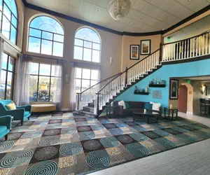 Photo 4 - Days Inn & Suites by Wyndham Sam Houston Tollway