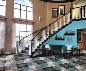 Photo 3 - Days Inn & Suites by Wyndham Sam Houston Tollway