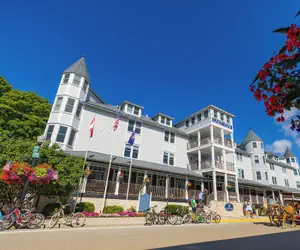 Photo 2 - Lake View Hotel