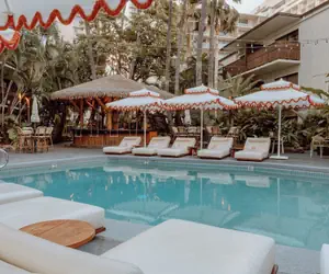 Photo 2 - White Sands Hotel