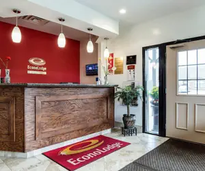 Photo 3 - Econo Lodge Lawrence near University