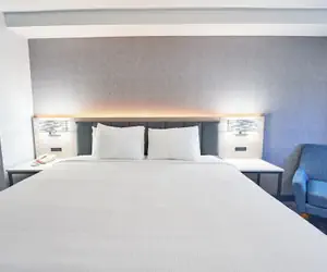 Photo 5 - All Seasons Inn and Suites