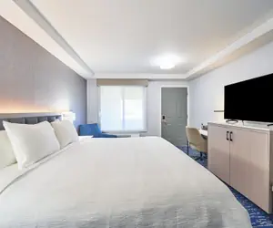 Photo 4 - All Seasons Inn and Suites