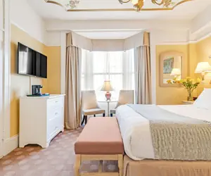 Photo 4 - Cornell Hotel