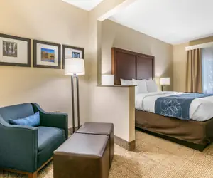 Photo 5 - Comfort Suites Batesville