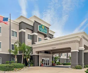 Photo 2 - La Quinta Inn & Suites by Wyndham Corpus Christi-N Padre Isl
