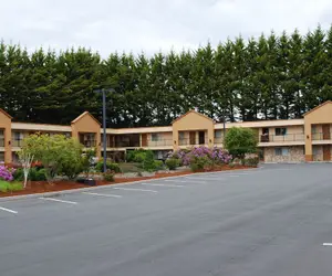 Photo 2 - McMinnville Inn