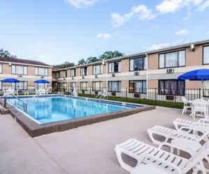 Photo 2 - Quality Inn Pensacola North