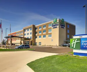 Photo 2 - Holiday Inn Express & Suites Findlay North by IHG