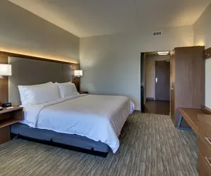 Photo 3 - Holiday Inn Express & Suites Findlay North by IHG