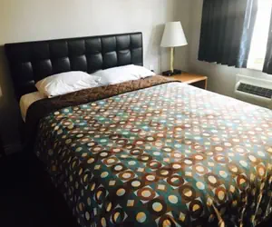 Photo 3 - Kings Row Inn