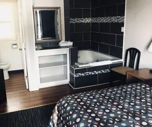 Photo 4 - Kings Row Inn