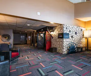 Photo 3 - Grand Summit Hotel