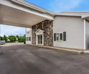 Photo 2 - Quality Inn & Suites Gorham Riverside