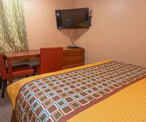 Photo 4 - Far West Motel