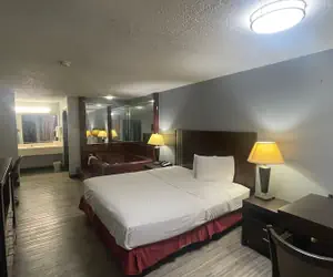 Photo 5 - Days Inn & Suites by Wyndham Winnie