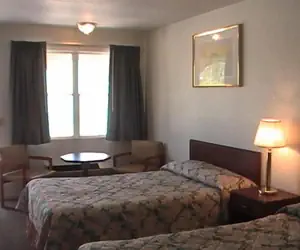 Photo 2 - Hometown Inn Galion