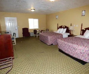Photo 5 - Economy Inn & Suites
