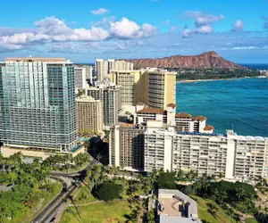 Photo 2 - Ka Laʻi Waikiki Beach, LXR Hotels & Resorts