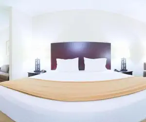 Photo 4 - Holiday Inn Express & Suites Chicago West - O'Hare Arpt Area by IHG