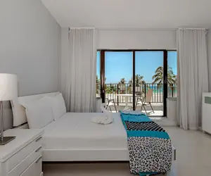 Photo 2 - Beach Front Studio