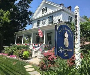 Photo 2 - Riverwind Inn Bed & Breakfast