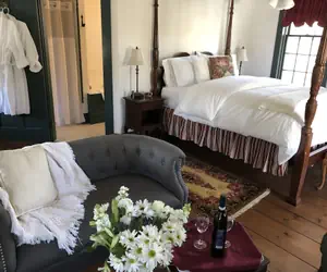 Photo 3 - Riverwind Inn Bed & Breakfast