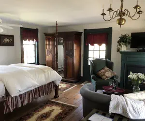 Photo 4 - Riverwind Inn Bed & Breakfast