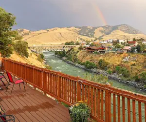 Photo 2 - Yellowstone Riverside Cottages