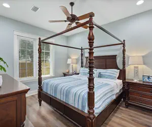 Photo 2 - 2465 Bungalo 4 Bedroom Home by RedAwning