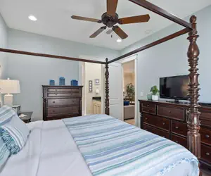 Photo 3 - 2465 Bungalo 4 Bedroom Home by RedAwning