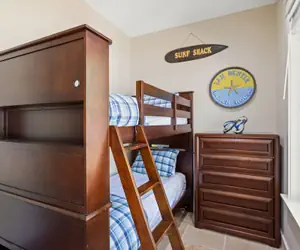 Photo 4 - 2465 Bungalo 4 Bedroom Home by RedAwning