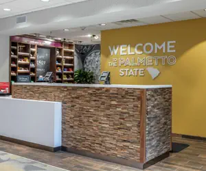 Photo 4 - Hampton Inn Camden