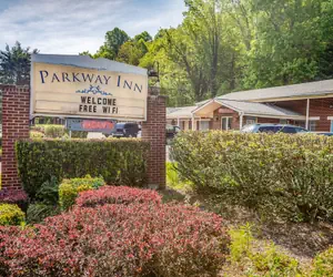 Photo 2 - Parkway Inn